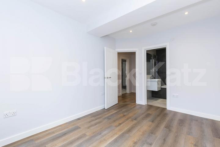 Stunning three bed with two bathrooms and a garden in Notting Hill Collville Road , Notting Hill